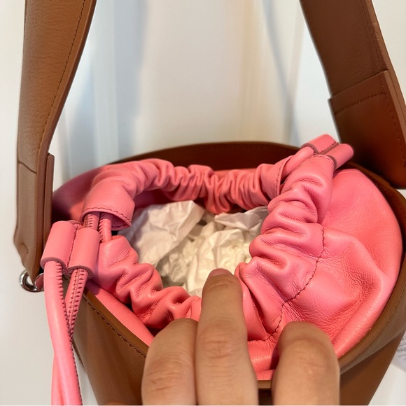 SOLD! Brand New Sportmax Runway Leather Bucket Bag Size: OS all Seasons - Picture 9 of 16